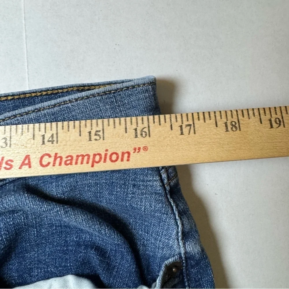 Lucky Brand 223 Straight 33/32 Jeans